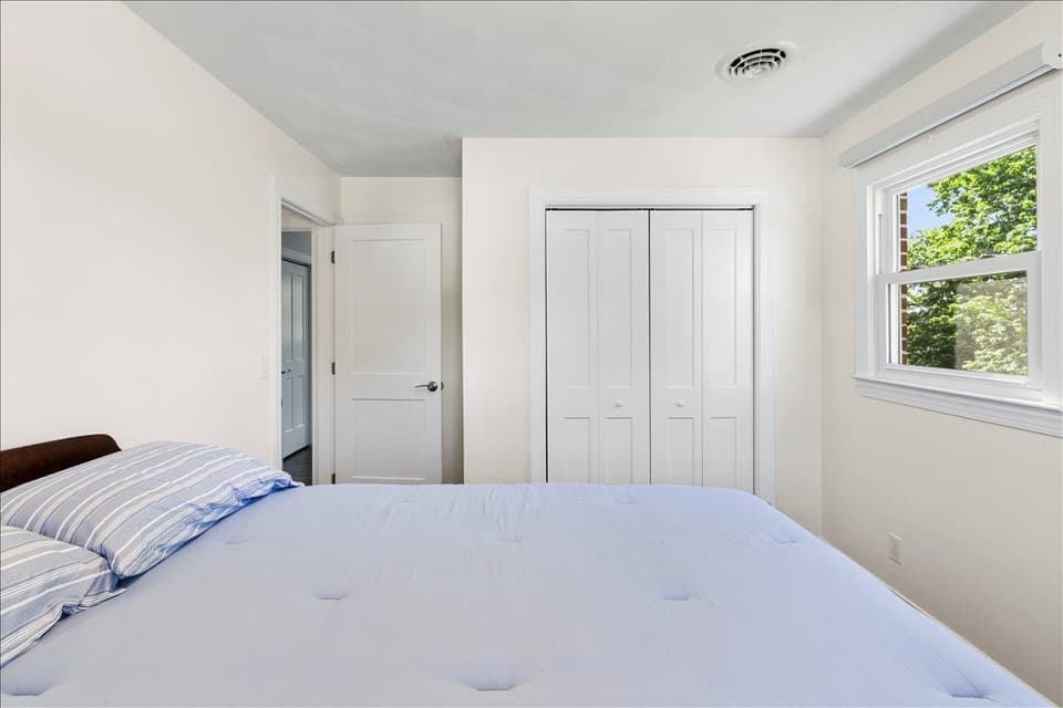180 Henley Drive, photo 33 of 40