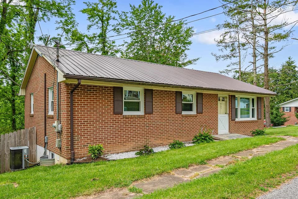 465 Montgomery Street, photo 4 of 40