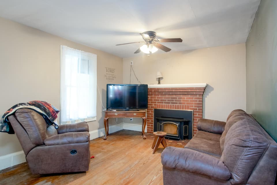 855 E Main St, photo 6 of 35