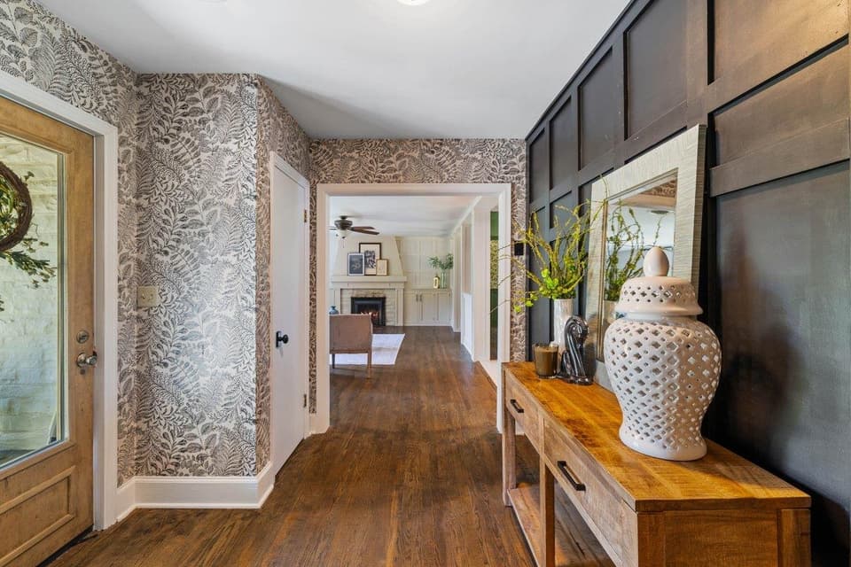 905 Oak Drive, photo 2 of 40