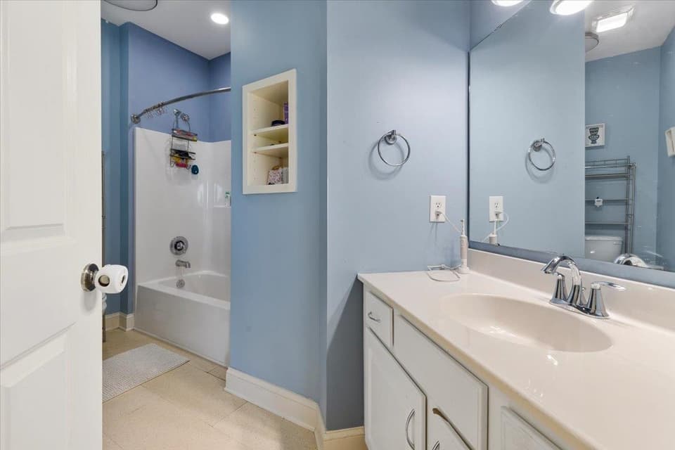 1015 Falor Lane, photo 32 of 40