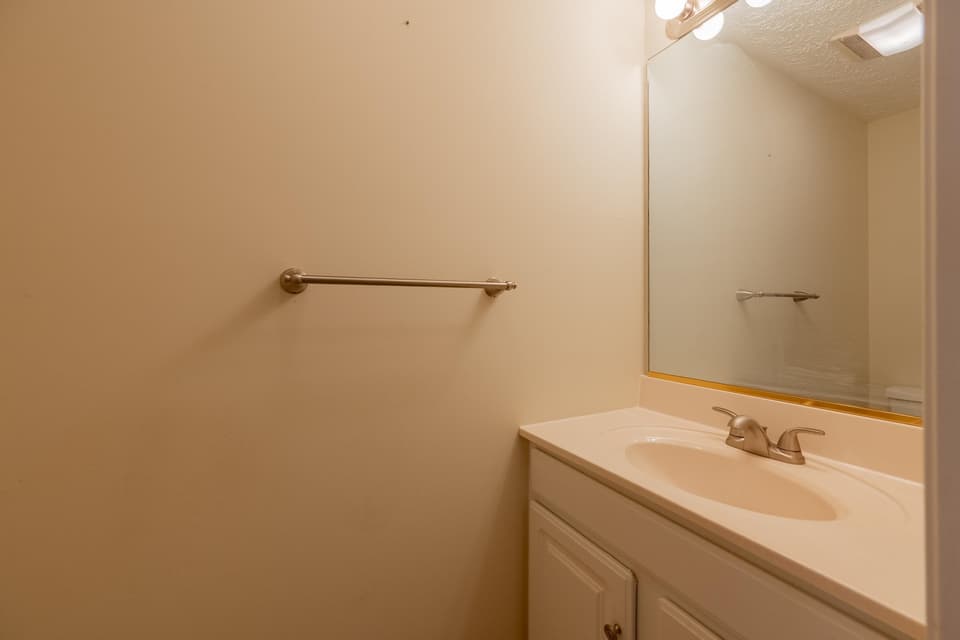 405 Silver Leaf Drive, photo 11 of 36