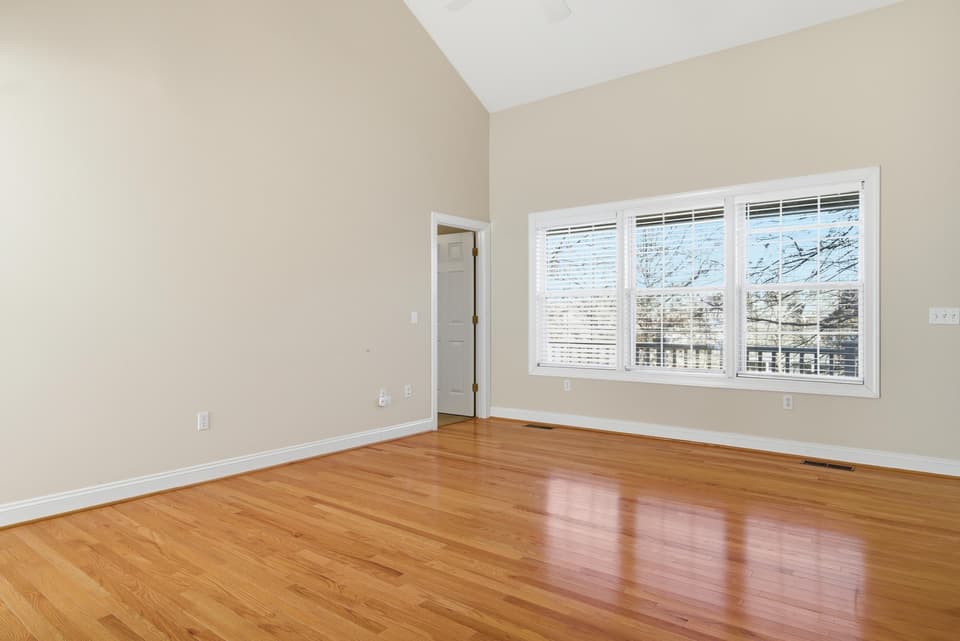 380 Oaktree Boulevard, photo 8 of 40