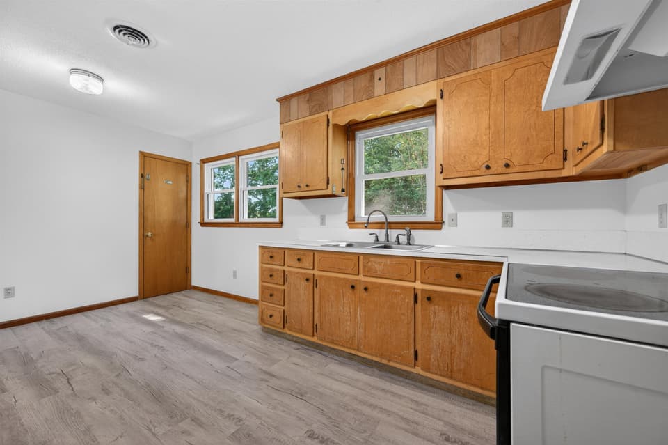 660 McDaniel Drive, photo 15 of 40
