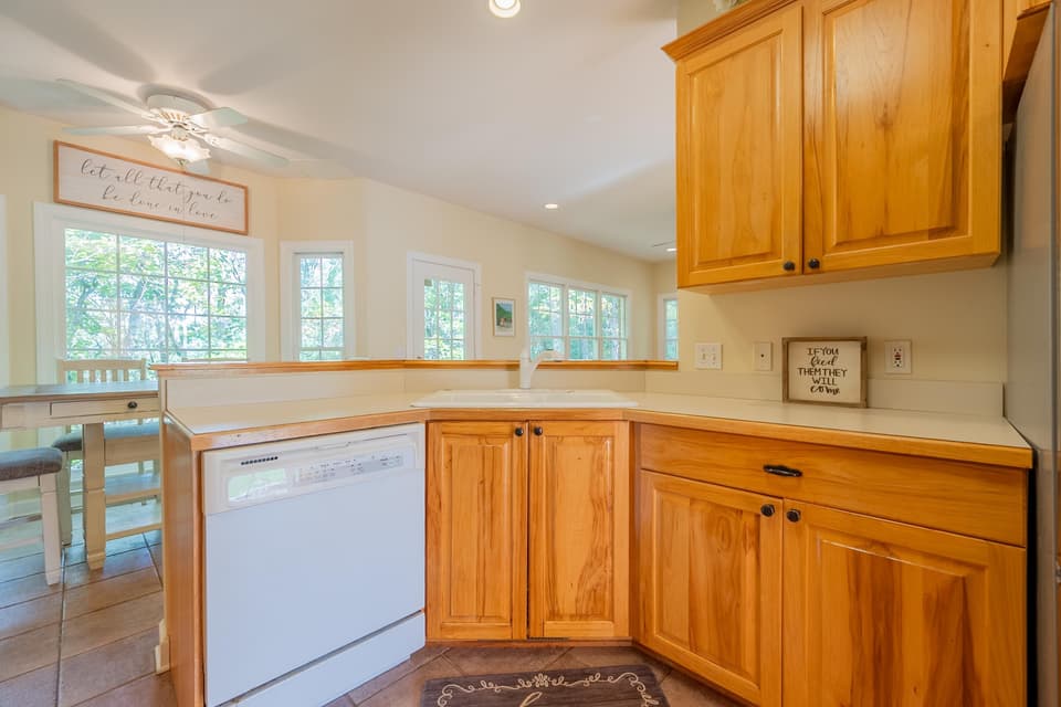 2075 Lubna Drive, photo 17 of 40