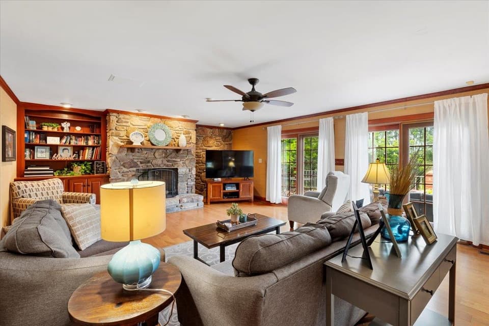 245 Emerald Boulevard, photo 26 of 40