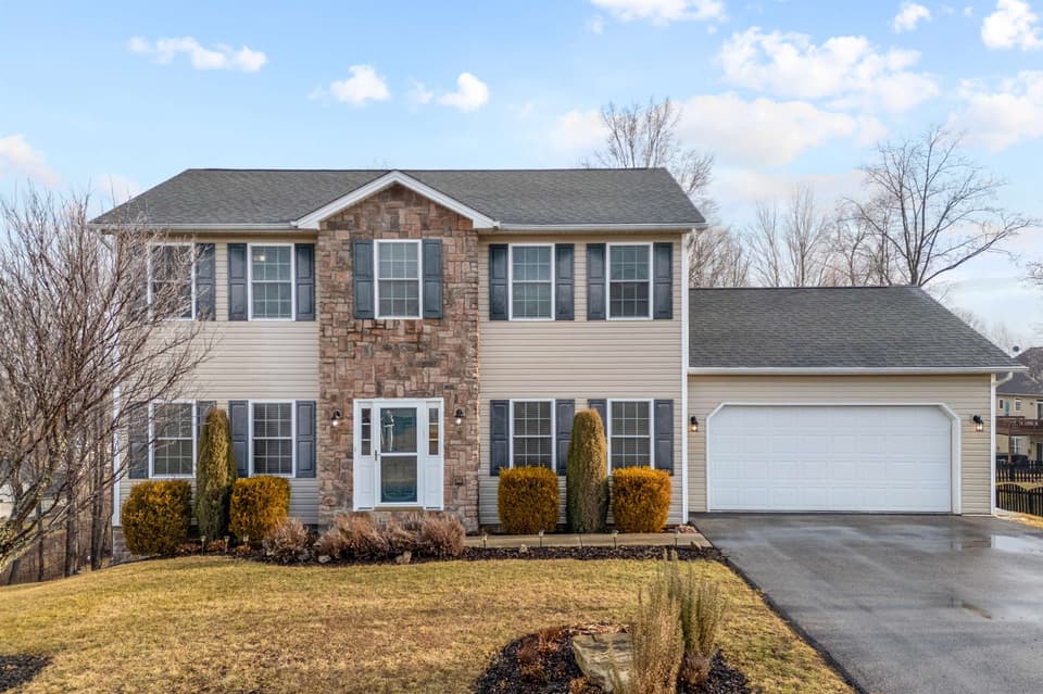 1110 Crosscreek Drive, photo 5 of 40