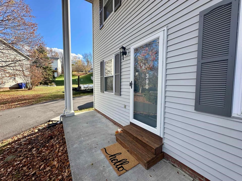 390 Warren Street, photo 6 of 40