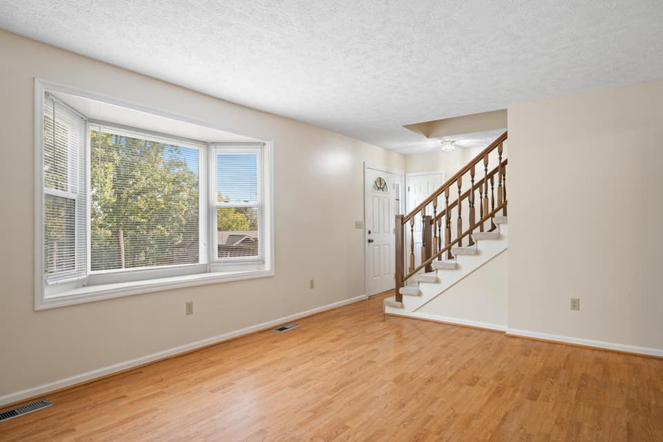 1305 Chestnut Drive, photo 4 of 40