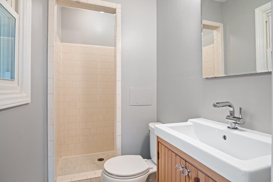 405 Overland Drive, photo 17 of 40