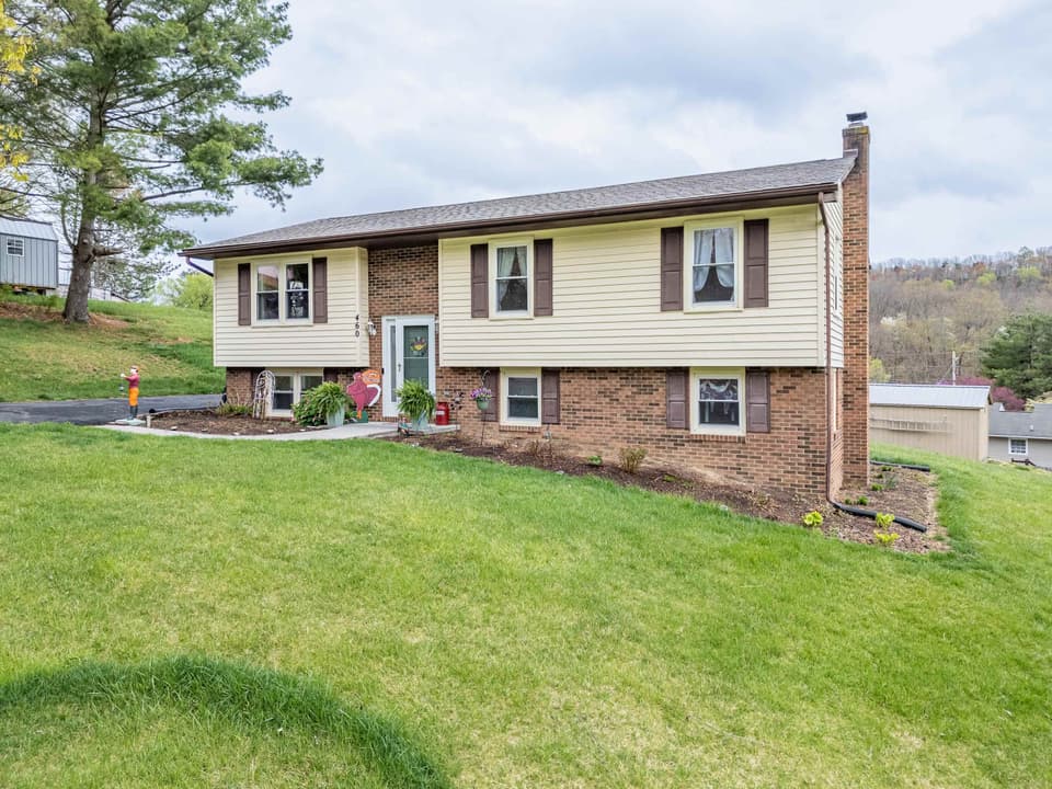 460 Mulberry Drive SW, photo 4 of 40