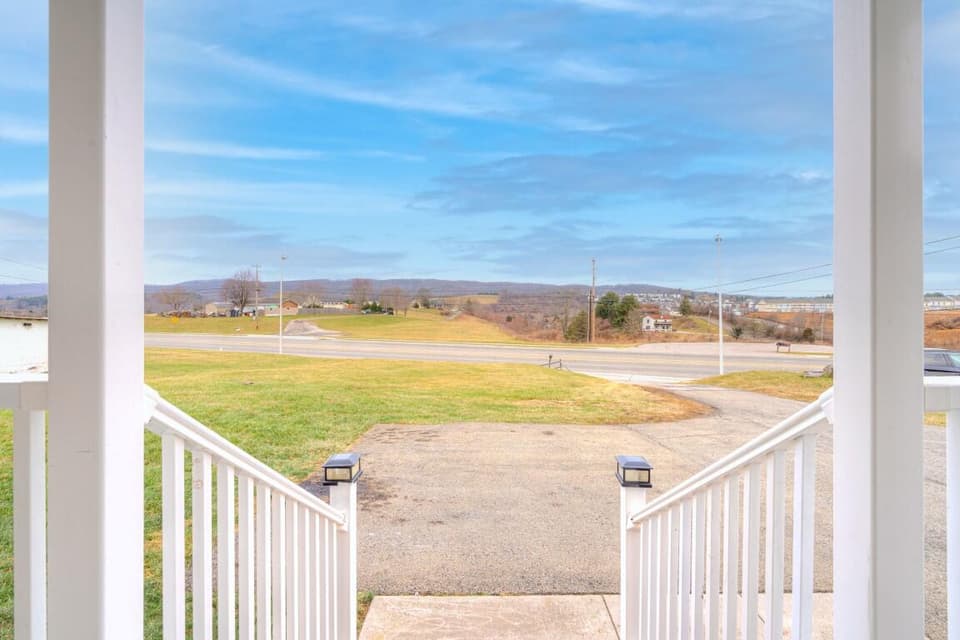 1280 Peppers Ferry Rd NW, photo 3 of 39