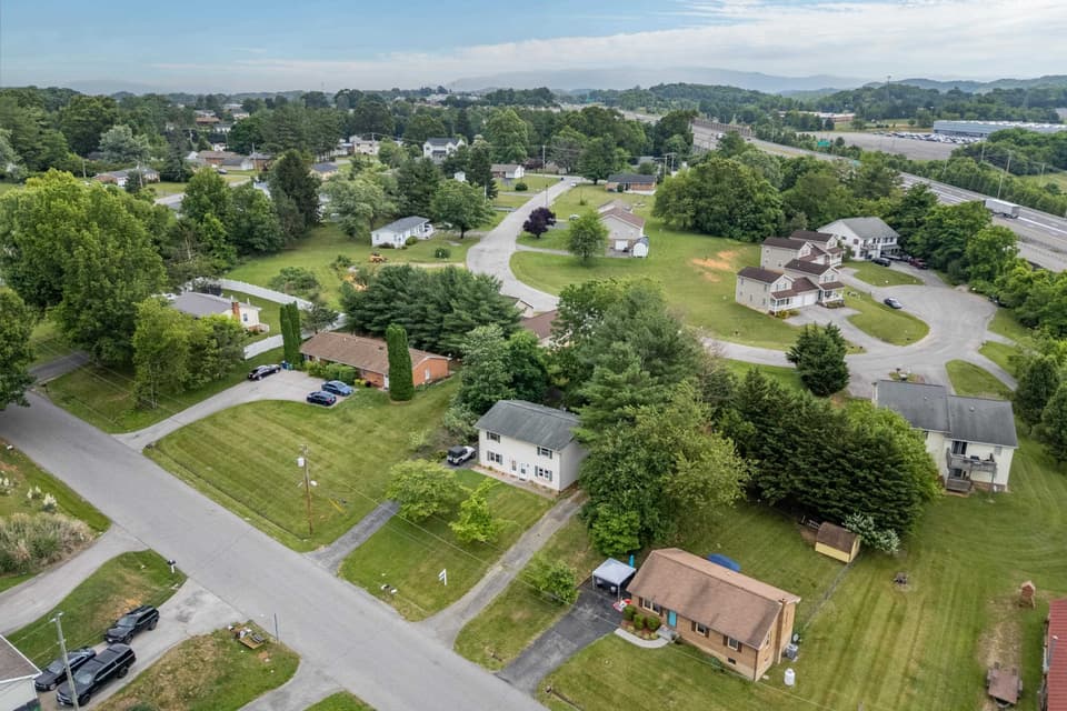 1115 Glen Court Unit B, photo 2 of 40