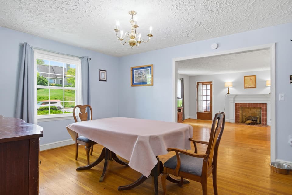 705 W Main Street, photo 10 of 40