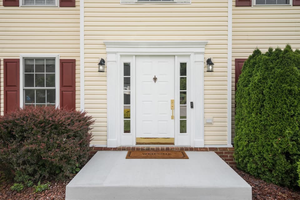 180 Sapphire Avenue, photo 8 of 40