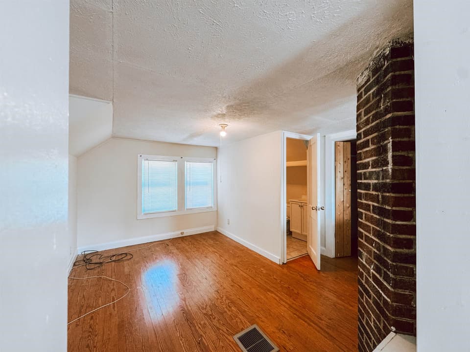 660 NE Liberty Street, photo 17 of 25