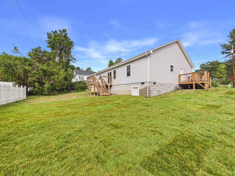 360 Church Street, photo 6 of 40