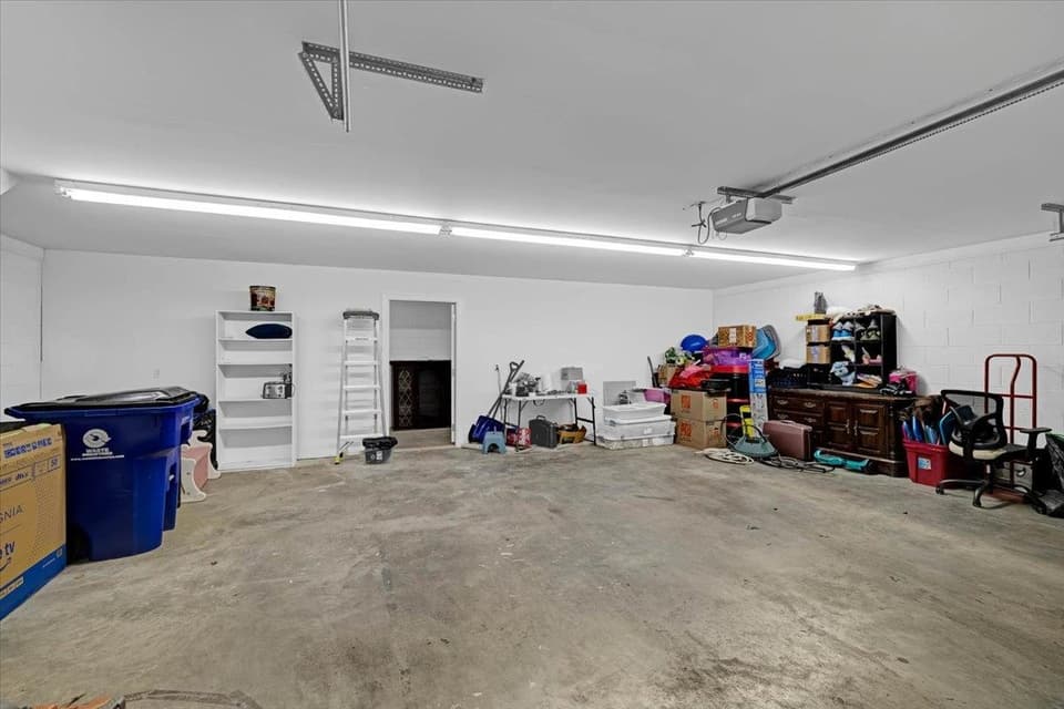 940 Oaktree Boulevard, photo 24 of 30