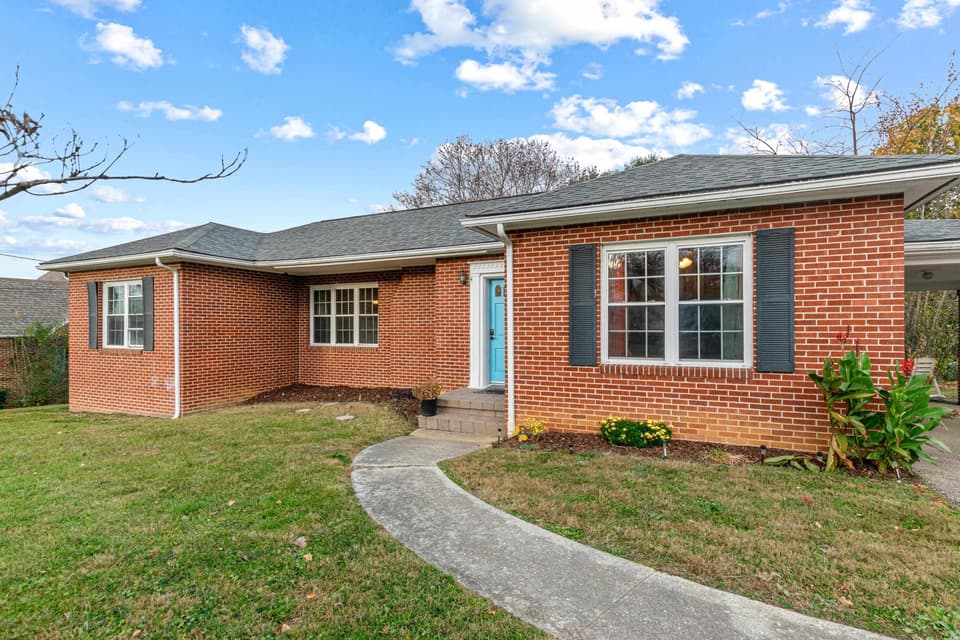 120 Cherry Lane, photo 3 of 33