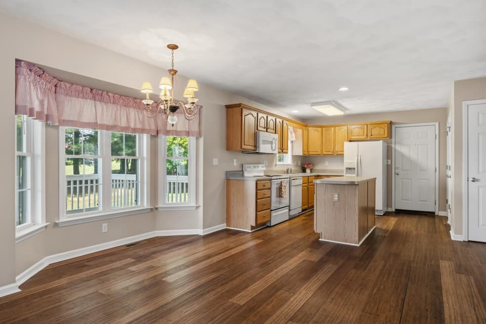 55 Sapphire Avenue, photo 16 of 40