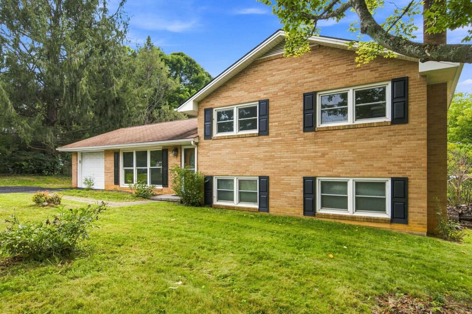 325 Cheverly Drive, photo 3 of 40