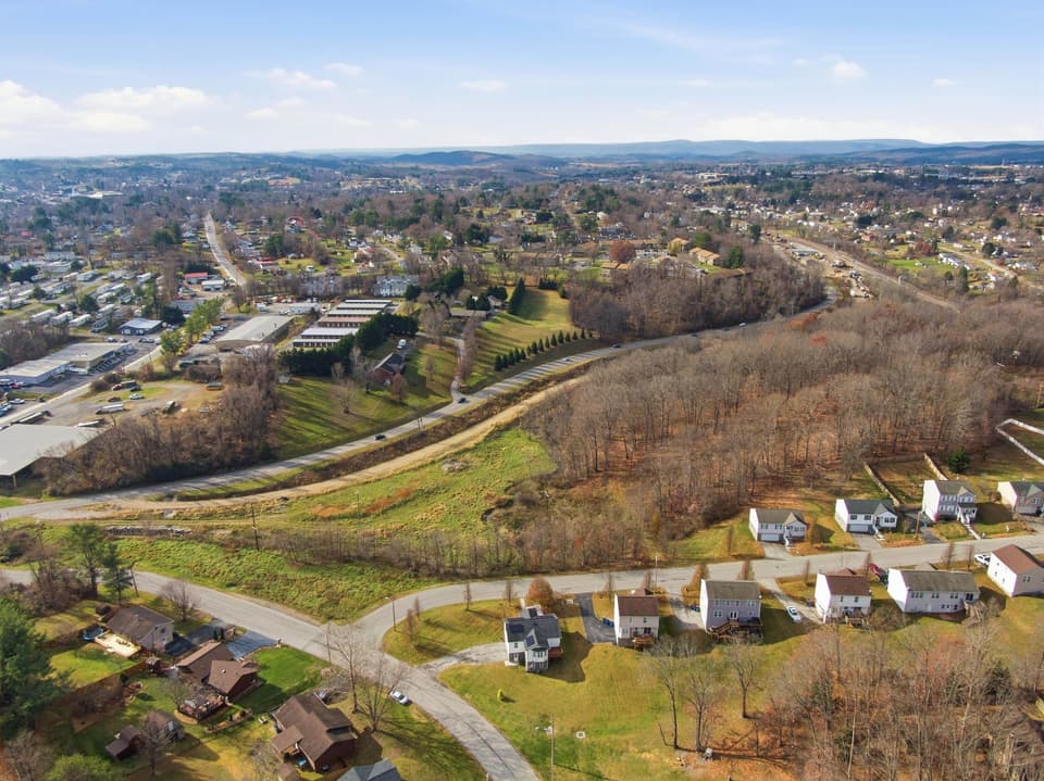 370 Robin Hood Drive, photo 6 of 40