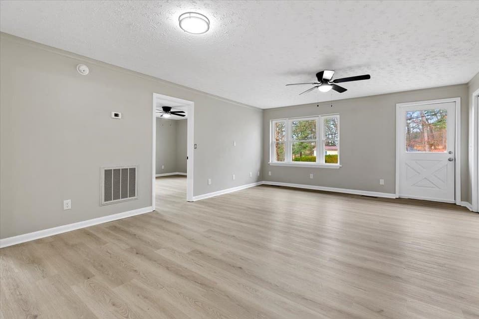 435 Teel Street, photo 17 of 40