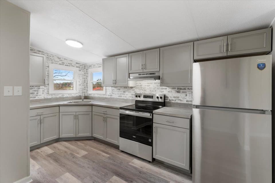 505 North Drive NE, photo 8 of 40