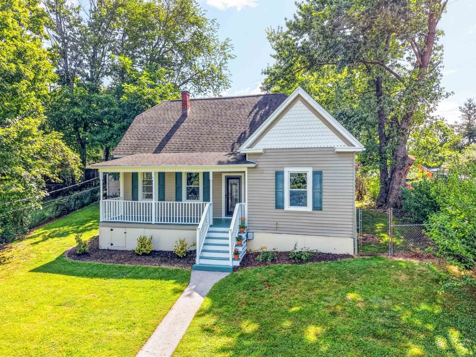 1220 Cambria Street NE, photo 3 of 40