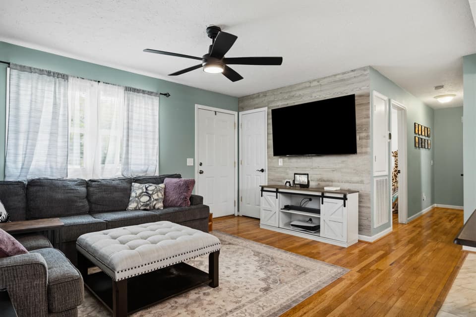2301 Viewland Circle, photo 7 of 40