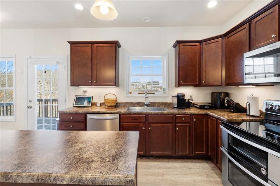 1140 Crosscreek Drive, photo 20 of 40