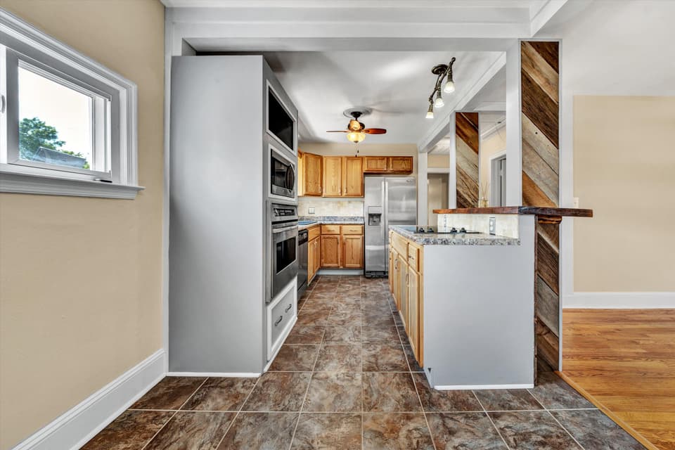 215 S Hill Drive, photo 16 of 37