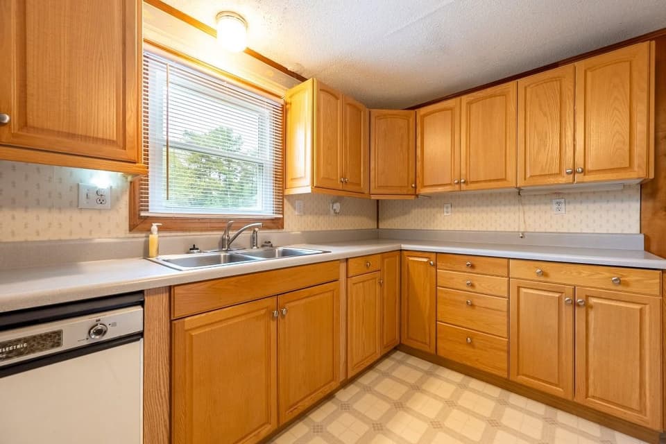 1045 Brown Street, photo 13 of 40
