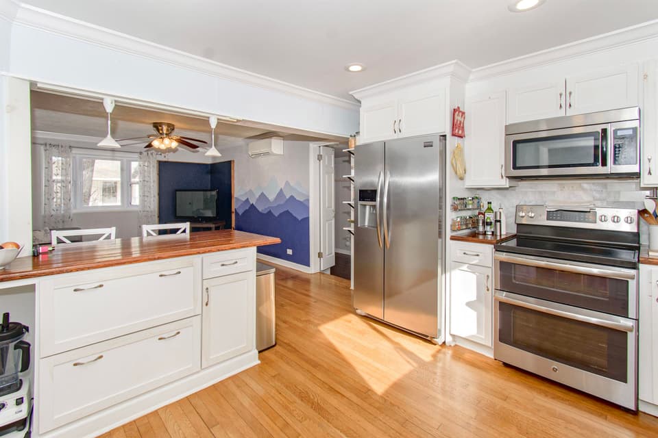 410 Miller Street SE, photo 12 of 40
