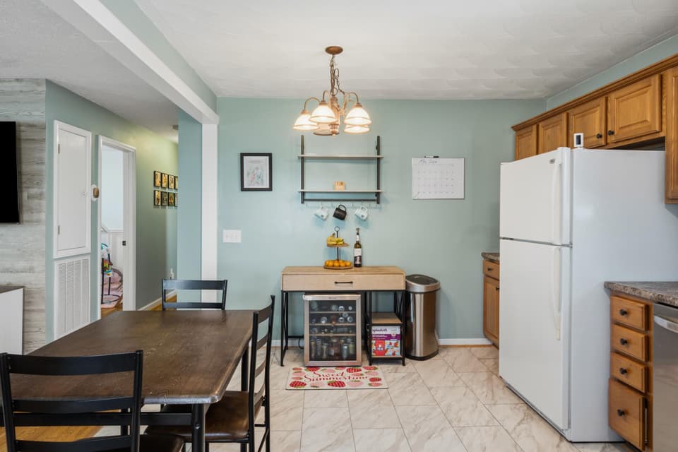 2301 Viewland Circle, photo 14 of 40