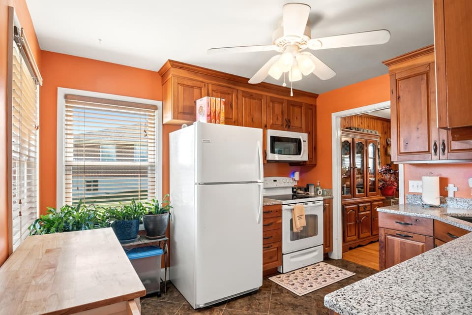 106 Roseland Drive, photo 13 of 39