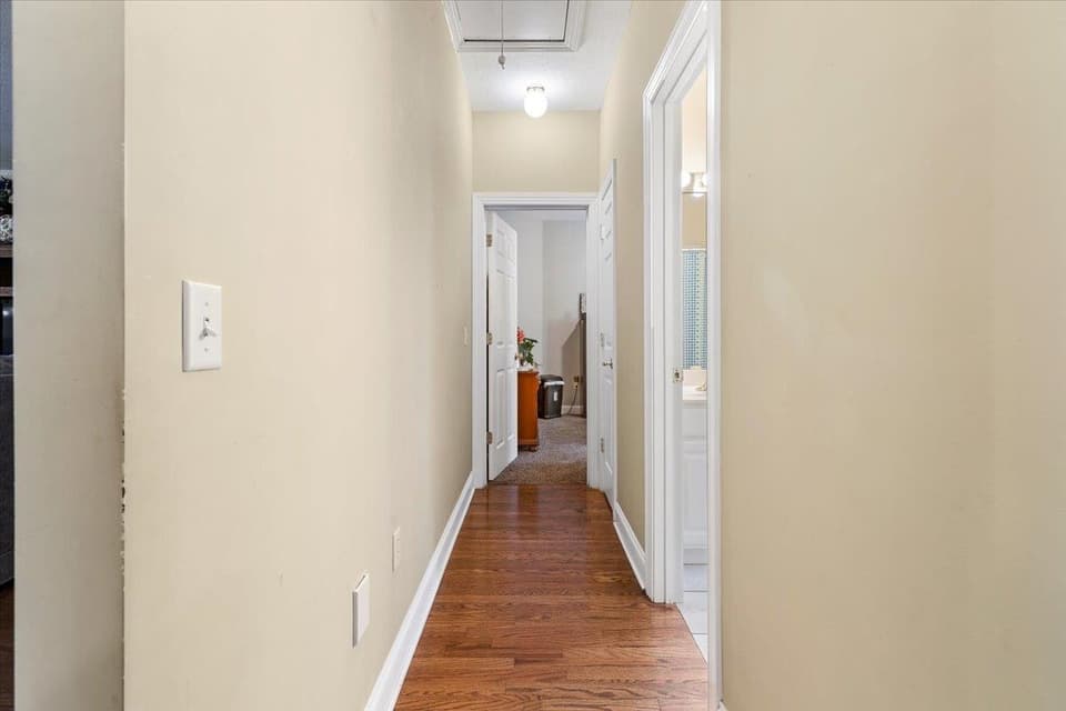 200 Robert Street, photo 19 of 40