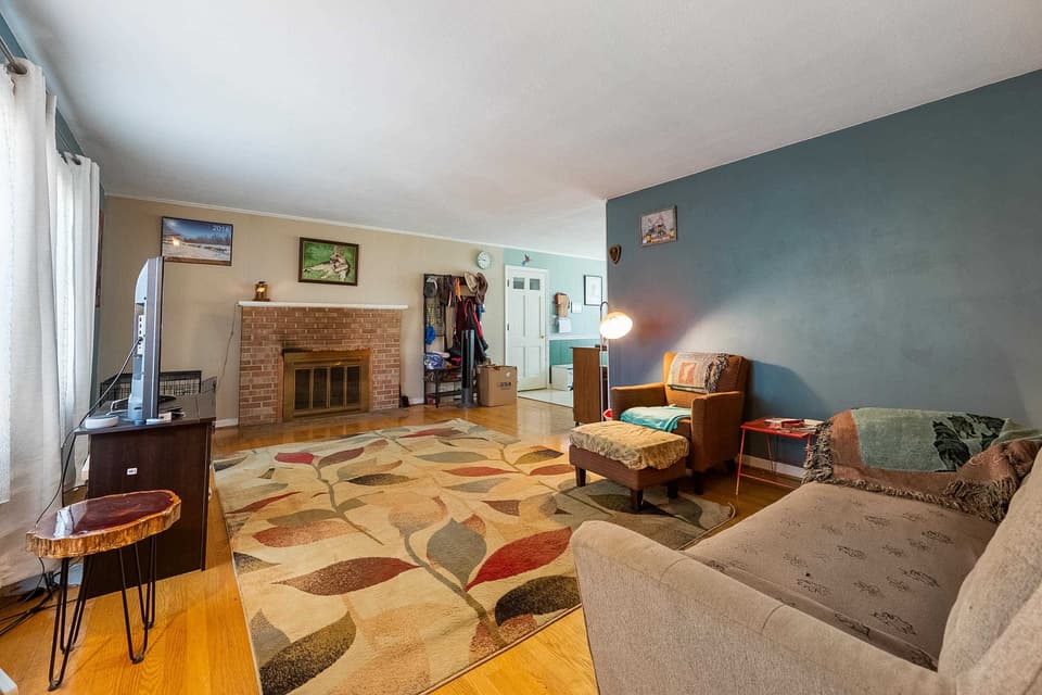 195 Ash Drive, photo 13 of 40