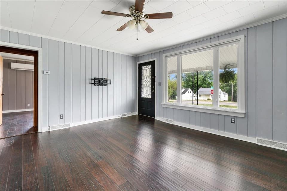 690 Harless Street, photo 11 of 40