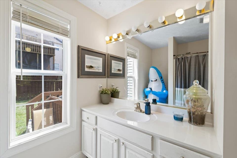 410 Oak Tree Boulevard, photo 20 of 29