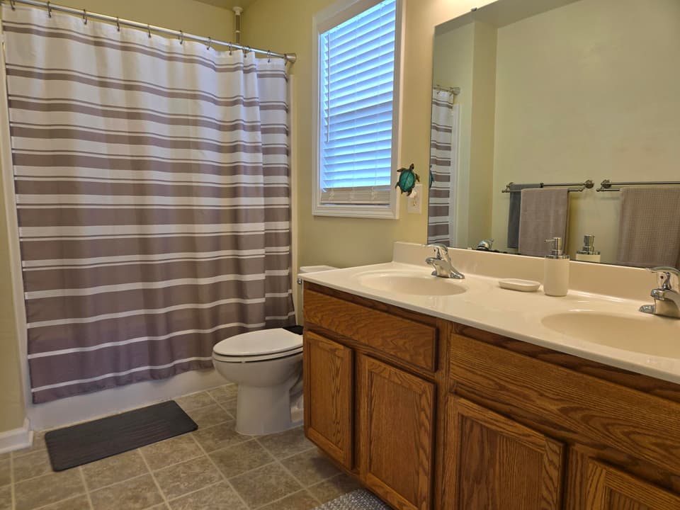 440 Windsor Dr, photo 16 of 33