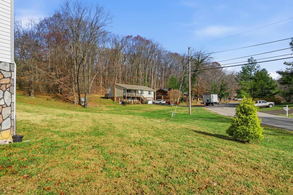 370 Robin Hood Drive, photo 23 of 40