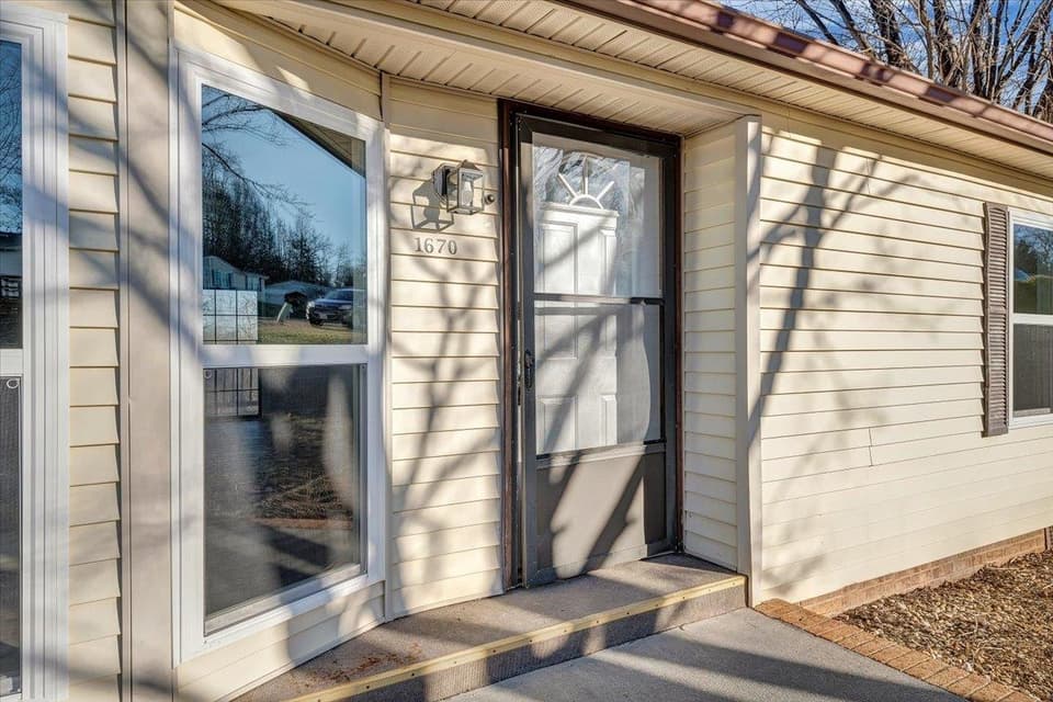 1670 Blair Street, photo 4 of 40