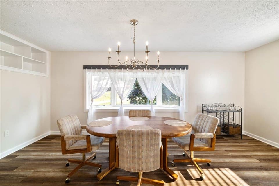 870 Cambria Street NW, photo 4 of 40