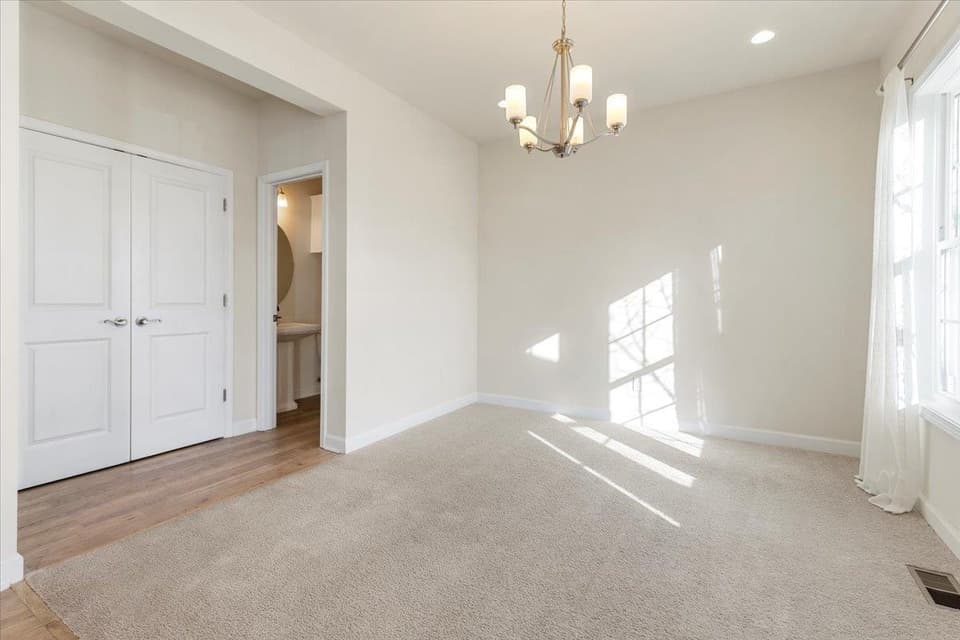 820 Jefferson Circle, photo 16 of 40