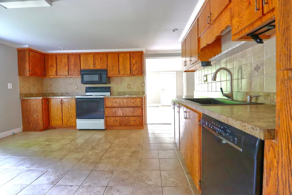 829 Walton Rd, photo 11 of 18