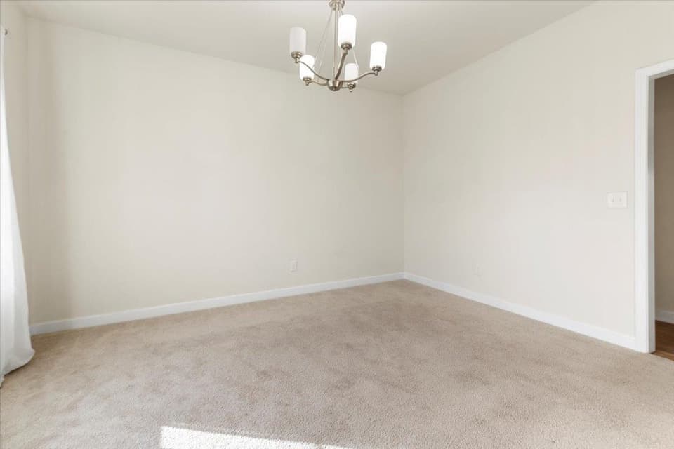 820 Jefferson Circle, photo 13 of 40