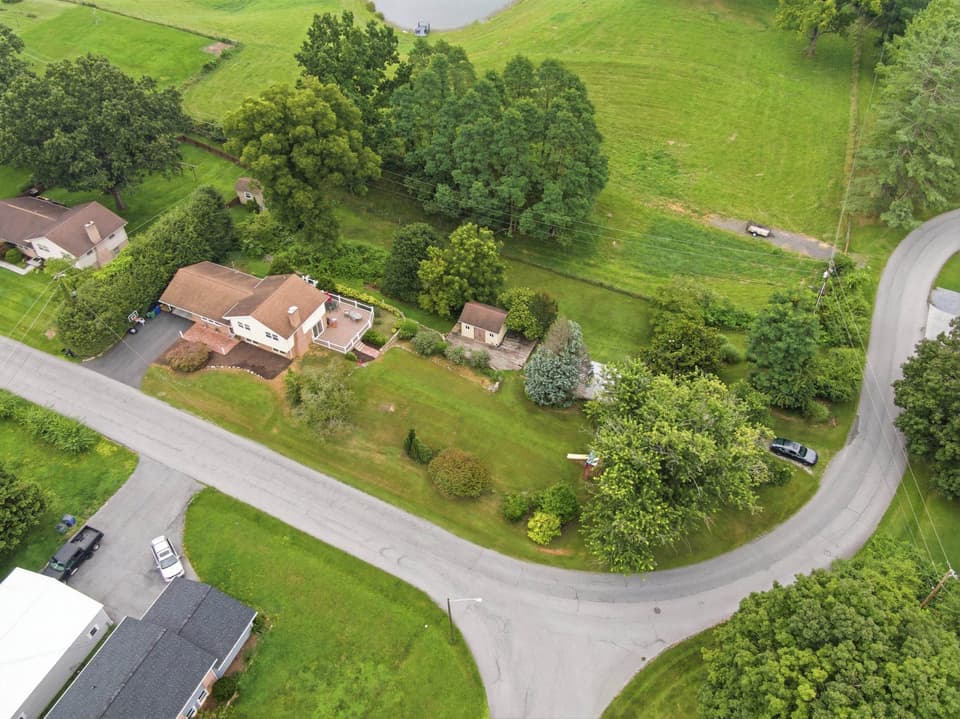 75 Walnut Drive NW, photo 3 of 40
