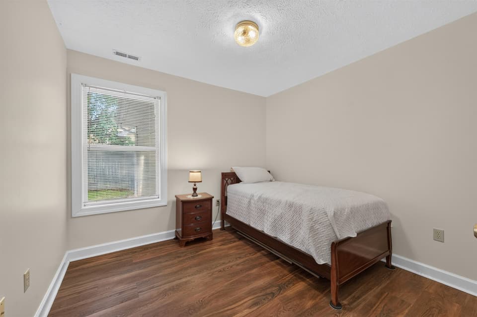 650 Kamran Drive, photo 23 of 40