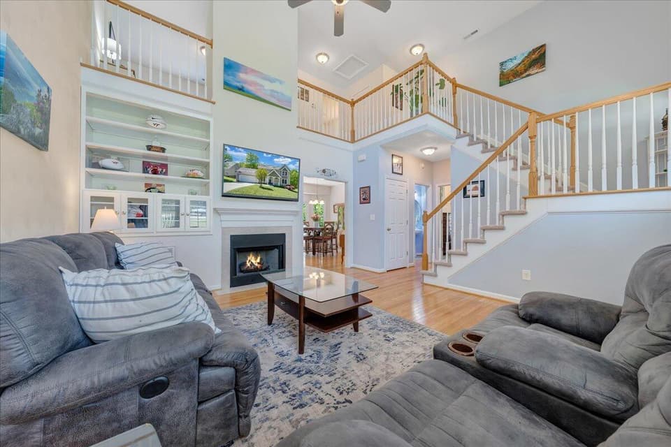 1041 Green Ridge Rd, photo 9 of 40